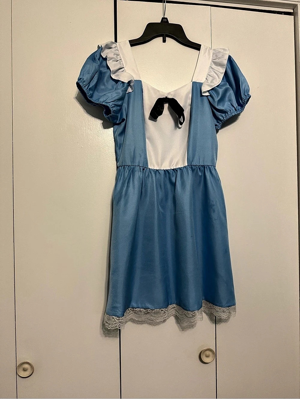 Alice in Wonderland Costume size 4/6 - never worn